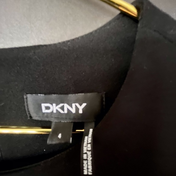 Beautiful DKNY black & houndstooth dress.  Size 4 Excellent Condition - Picture 3 of 10